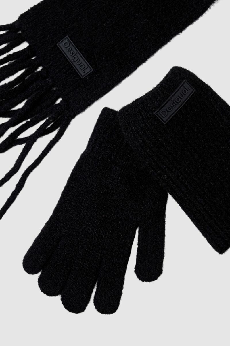 24WAOA07-2000 Desigual Gift Box Gloves & Scarf Set